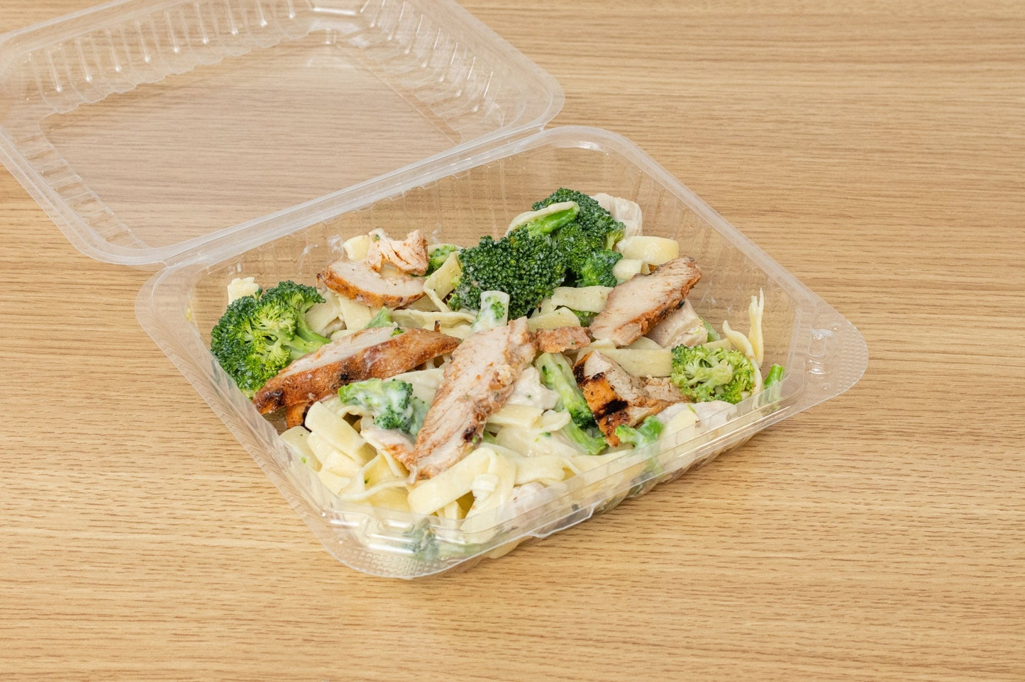 Clear Hinged PS Container, 8" x 8" 2in Tall, 200pc